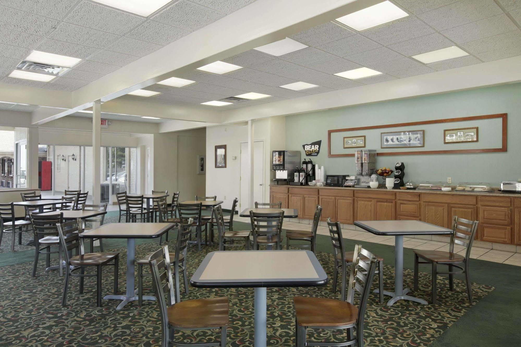 Fairfield By Marriott Port Clinton Waterfront Hotell Restaurant bilde